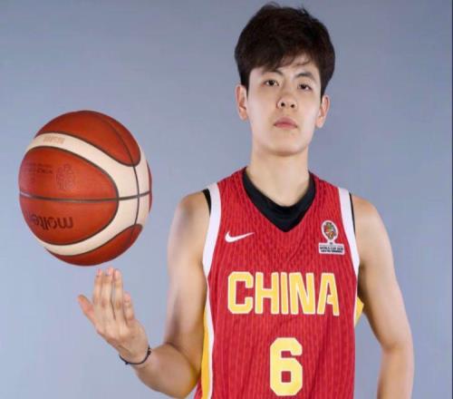 傳承24歲楊舒予出任中國女籃隊(duì)長,接班姐姐楊力維率隊(duì)征戰(zhàn)世預(yù)賽