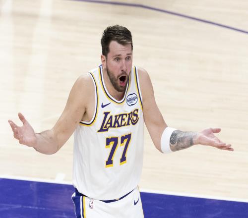 一夜消息：東契奇遇雙重麻煩，阿德巴約創(chuàng)造歷史