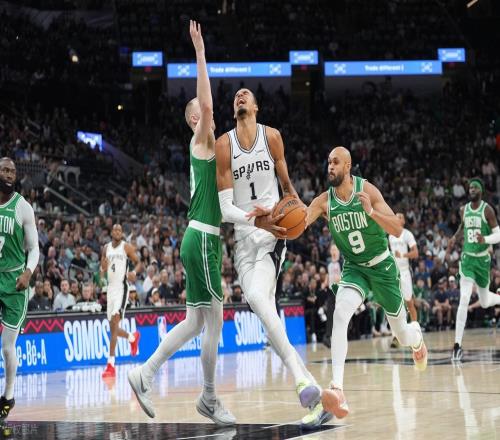 馬刺雙殺綠軍！文班39+11+3分平記錄，布朗被驅逐，西部懸念不大