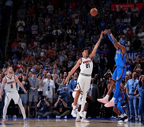 隨著雷霆6連勝，掘金被三分絕殺，西部最新排名出爐！勇士第8不穩