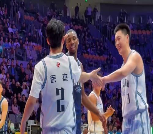 朱芳雨賭對了！CBA第一外援示好廣東隊，這可是杜鋒的爭冠底牌