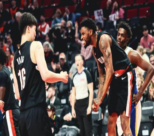 楊瀚森：韋斯利場(chǎng)上場(chǎng)下都是一個(gè)充滿能量的人，他比我還開(kāi)朗