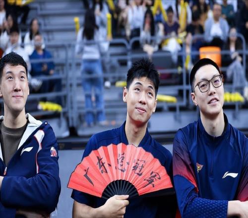 廣東客場(chǎng)挑戰(zhàn)新疆！崔永熙和麥考爾上演首秀，杜鋒滿級(jí)號(hào)拒絕爆冷