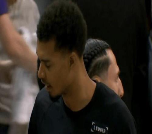 文班39分8記三分馬刺勝綠軍，布朗被驅(qū)逐塔圖姆無力回天