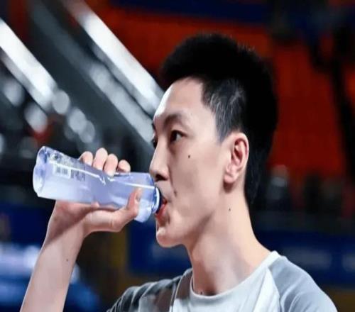 廣東8082不敵新疆球員評價(jià)：2人良好，2人及格，8人低迷