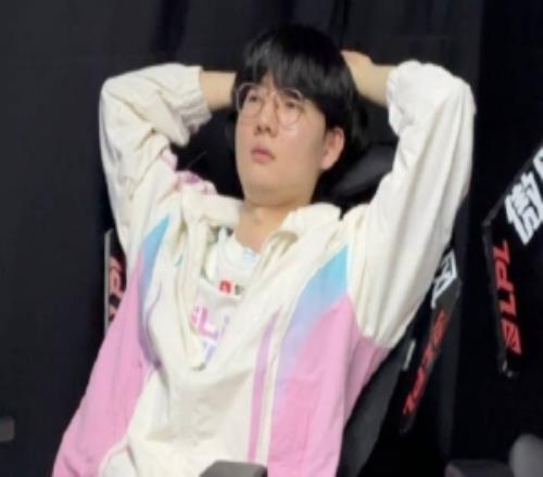 BLG發(fā)布花絮：AD被椅子單殺的可能性很小，但絕不是0%