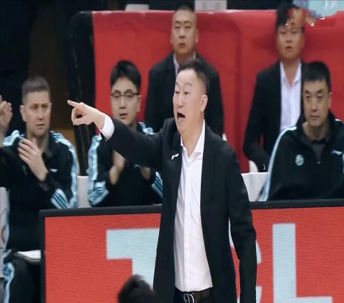 30分慘敗！2大新援難挽3連敗，CBA關鍵1戰：青島摧枯拉朽升第5！