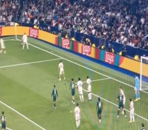 這你能防住多庫曾在轉播鏡頭中消失一瞬間