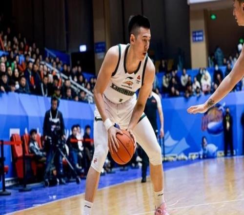 遼寧男籃8分險勝！完成大逆轉，布羅金頓首秀3分，莫蘭德爆發