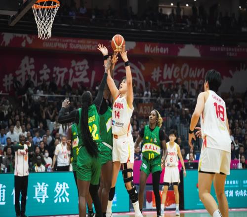 淚目！李月汝奪單場最佳表態(tài)：海外歷練為了助中國女籃上領(lǐng)獎臺