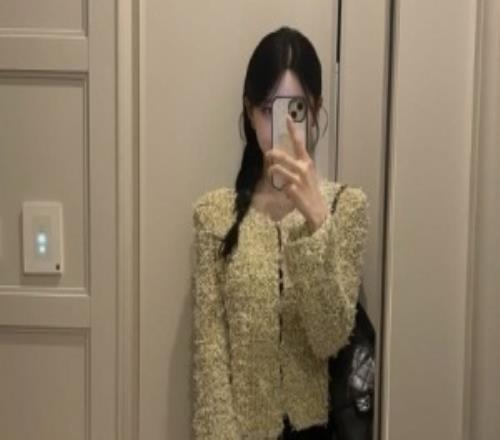 rookie“新”女友更新ins疑似秀卡地亞情侶戒配文：狗崽子！