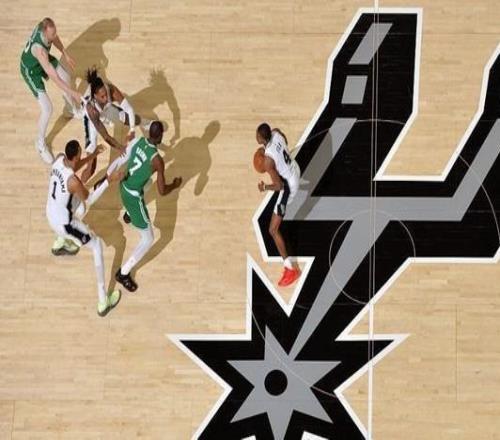 福克斯：有許多隊友能砍20+不擔(dān)心對方究竟怎樣防守