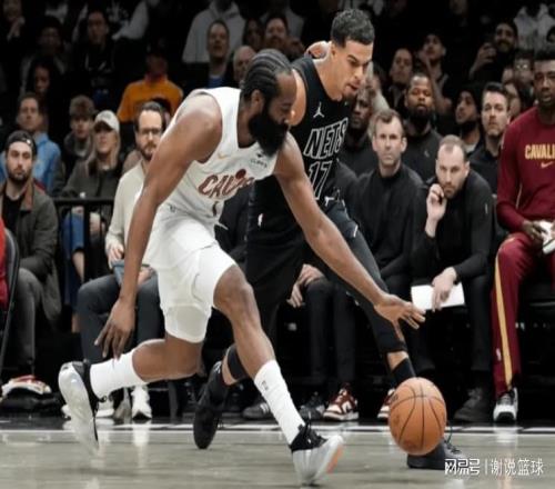 爭議吹罰讓哈登里程悲，13+10中鋒不可或缺，對(duì)手兩副將改變戰(zhàn)局