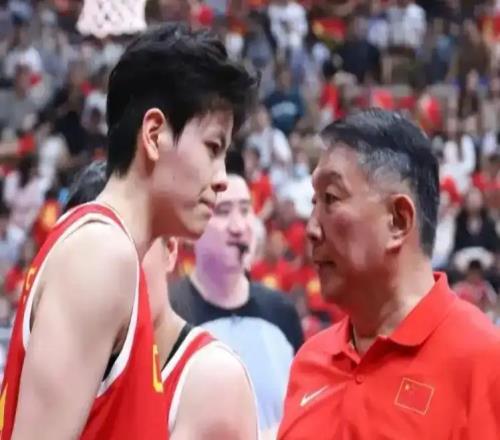 女版胡明軒女籃新隊長10中3遭怒批：不會控不會傳，眼里全是筐