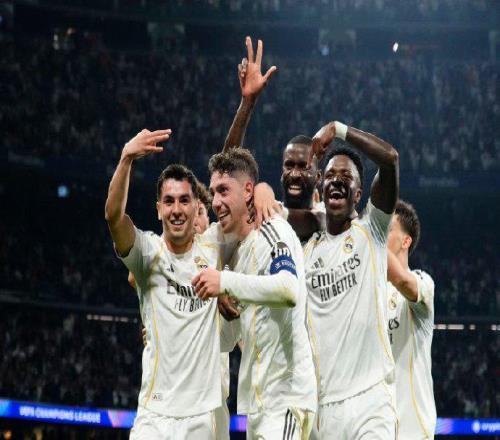 30！億元先生大秀帽子戲法，比肩梅西紀錄，皇馬半場3球打崩曼城