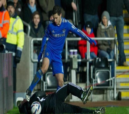 太陽報：內托推球童沒拿黃牌，歐足聯可能介入并進行追加處罰