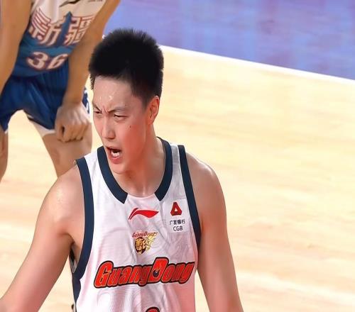 太蹊蹺了！廣東隊領(lǐng)先18分卻慘遭新疆逆轉(zhuǎn)，杜鋒有望挖走勞森