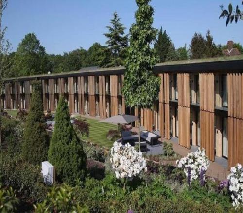 太陽報：自上任后，圖多爾一直住在熱刺訓練基地的酒店里