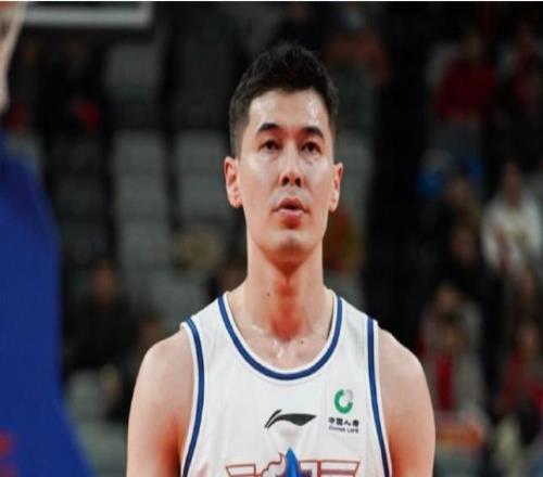 廣東遭18分逆轉雙星低迷：胡明軒15分丟壓哨絕殺三分徐杰6中0