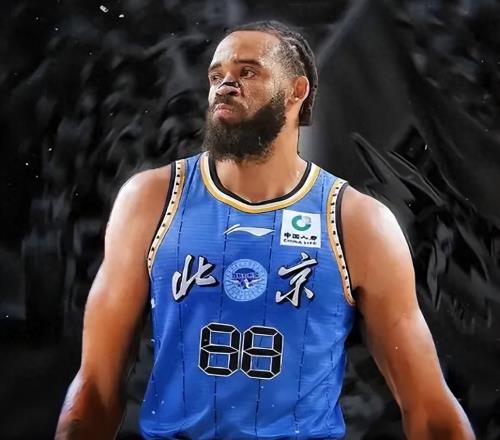 4投1中！球隊贏33分，頂薪內線正負值為0，球迷：你甚至不配打NBL