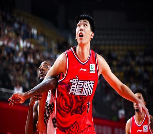 杜鋒背鍋！重用25歲前鋒，場均1.6分，打7年沒長進，接班周鵬無望