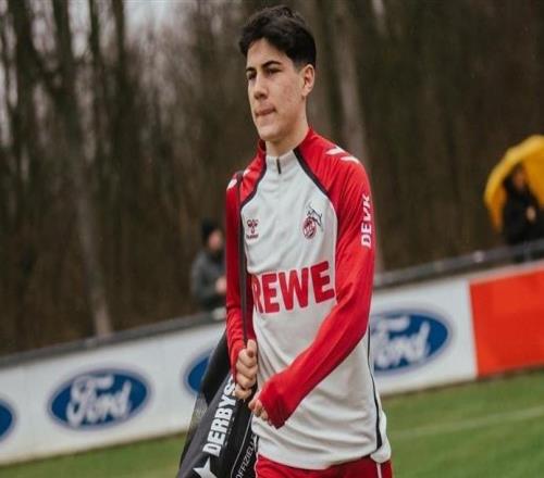 記者：科隆將買斷18歲小將查韋斯，拜仁2027和2028年有回購權