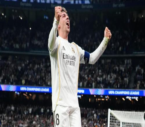 “地球上最被低估的球員”完成史詩之夜!22分鐘帽子戲法打爆曼城