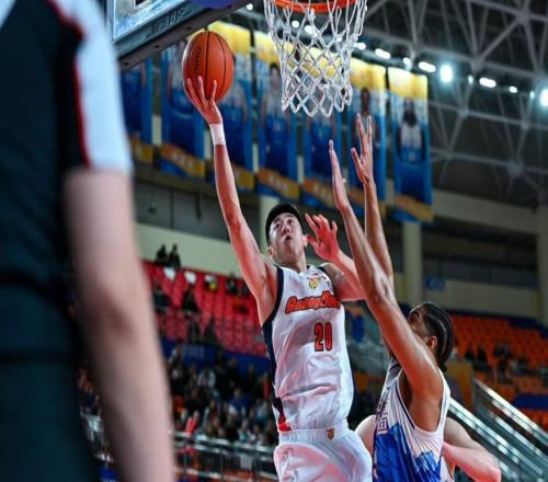 廣東隊3連敗一天后，粵媒怒批25歲鋒線，杜鋒誤判CBA爭冠格局