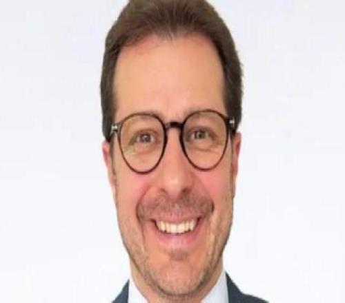 世體介紹豐特團隊：共13人，其中有5位巴薩前董事的子女