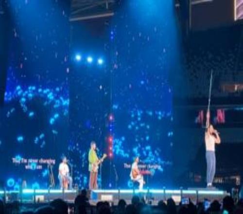 還挺有品味Jiejie分享照片：在上海看夢龍樂隊演唱會