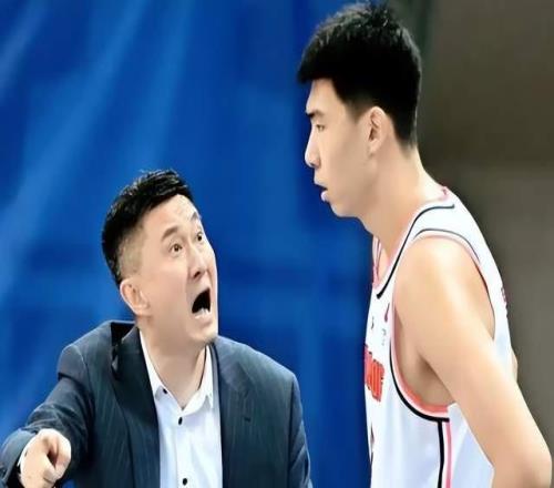 第二個徐昕一犯錯立馬換，杜鋒難為山東大漢，球迷：很難打出來