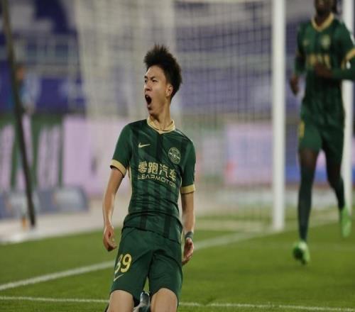 王鈺棟轟賽季首球！激情滑跪慶祝，破216天中超球荒，劉浩帆助攻