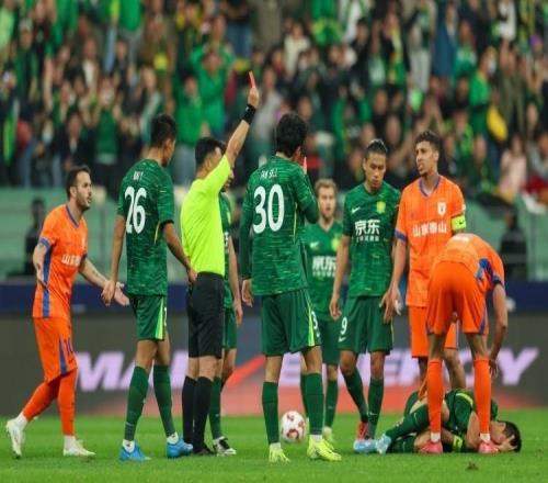 中超名場面！曹永競小區(qū)級解圍，撞翻劉洋逃紅，京魯大戰(zhàn)2次沖突