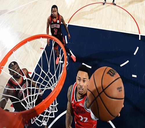 又一次扮演了超級第六人的角色，側翼新星真的在快船站穩腳跟了