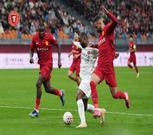 1010！中超瘋狂一夜！銅梁龍擊敗鐵人登頂，新鵬城生擒津門虎