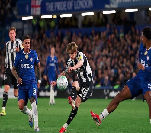 曼聯(lián)中場新核浮現(xiàn)！卡塞米羅欽點(diǎn)同胞，紅魔挖角紐卡斯?fàn)栯p星