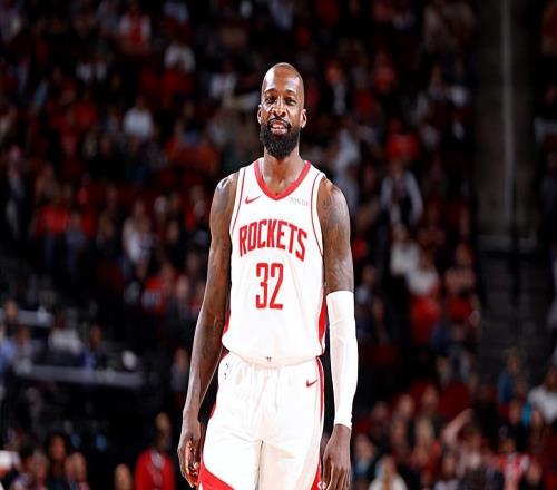 老老實實當吉祥物就好了,火箭為什么還要讓這位老將出場呢