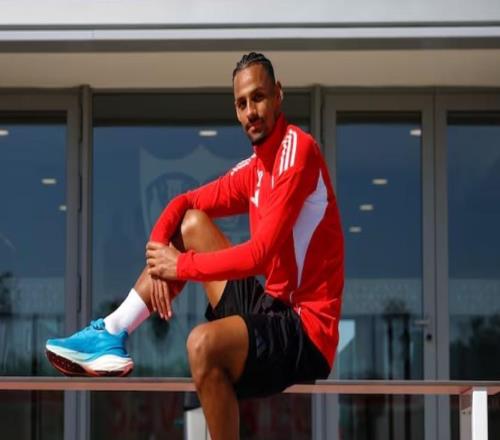 塞維中場(chǎng)索烏：弗里克的球隊(duì)能飛起來佩德里是世界最佳中場(chǎng)