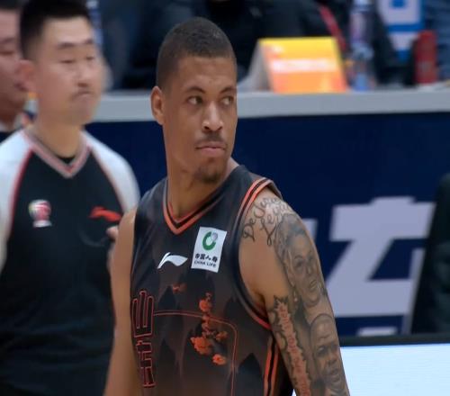 山東男籃有驚無險擊敗青島，克里斯42分刷新個人新高，新外援低迷