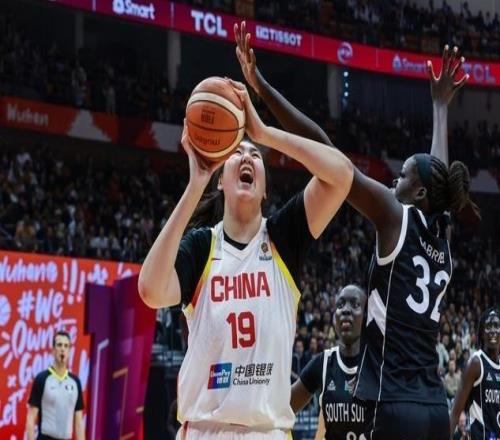 女籃“核武”小試牛刀！張子宇7中5砍11分5板下半場獲提前輪休