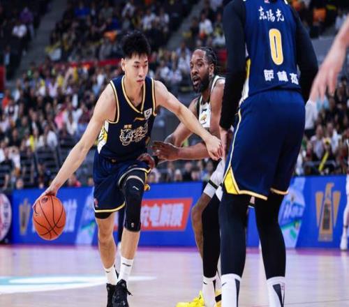 廣東慘敗暴露致命短板！8名國內(nèi)球員僅18分，杜鋒沖冠夢徹底破碎