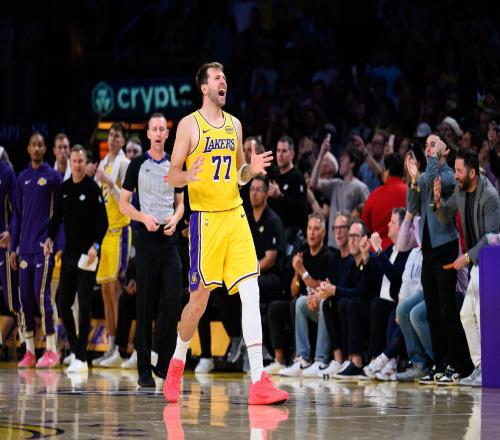 近5戰(zhàn)場均38+9+8！東契奇的MVP對手只剩1人，詹姆斯的第5冠有戲了