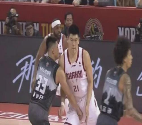 啊！襲襠2米25大中鋒！廣東隊昔日三冠成員