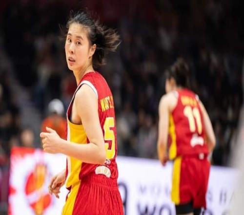 宮魯鳴練了啥女籃僅6人能用，王思雨最穩，張子宇驚喜，3將回暖