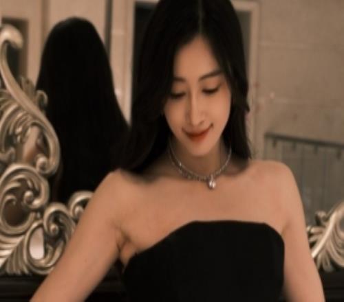 主持人張小薇曬照：只有活在當(dāng)下，才能獲得真正的力量