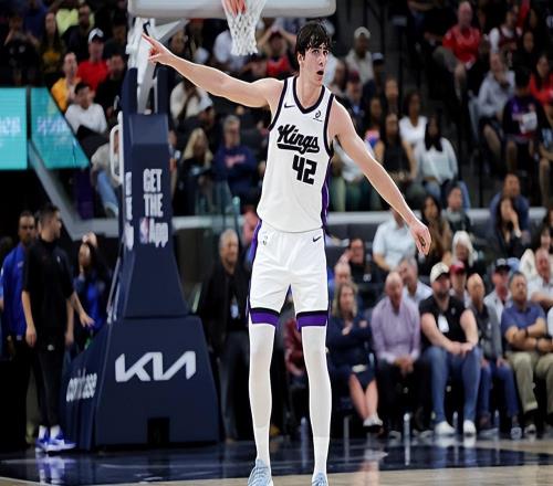 直接打爆了快船內線！國王內線新秀又一次收獲了大量的自信心