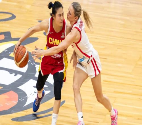 比中國女籃贏球更可喜!宮魯鳴不再固執,主動削弱張子宇出場時間