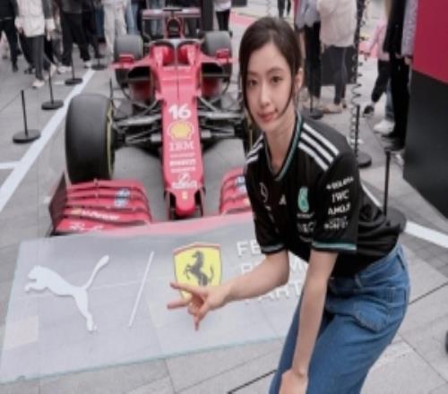 張小薇分享F1觀賽動態：恭喜安東內利我見證了他第一個冠軍