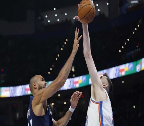 搞笑了，戈貝爾導致森林狼慘敗雷霆，球迷：進攻能力差，到處亂跑