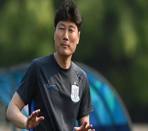 范志毅也沒想到，和他并肩作戰5年的毛毅軍，如今已是申花領隊了